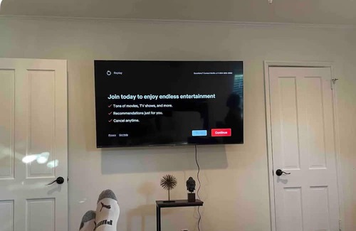 Wilshire Montana House | Little heaven, close to beach, full kitchen, strong WiFi, kid & pet friendly