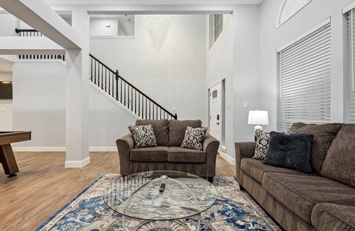 North Central Carrollton House | Beautiful & Large Pool House