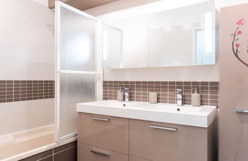 Noisiel Apartment | Appartement Spacieux/ Disneyland/paris/wifi/bureau