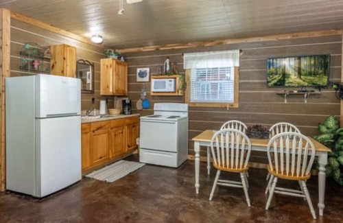 Cleora Cabin | The Nightingale Cabin