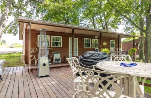 Cleora Cabin | The Herron Cabin (One Queen Bed)