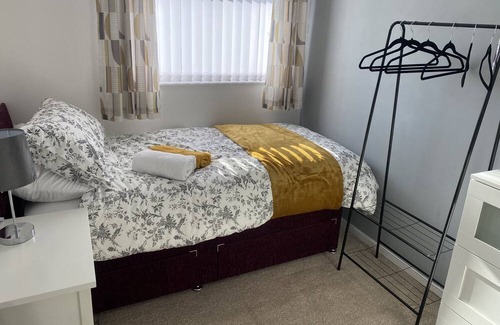 Thornaby On Tees House | Home from Home Howard’s House provides a comfy , clean home for your stay .