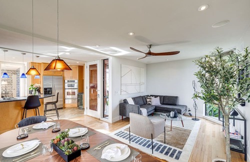 Del Mar Heights Cottage | Stunning Del Mar Home w/Deck: 1 Mi to Beach!