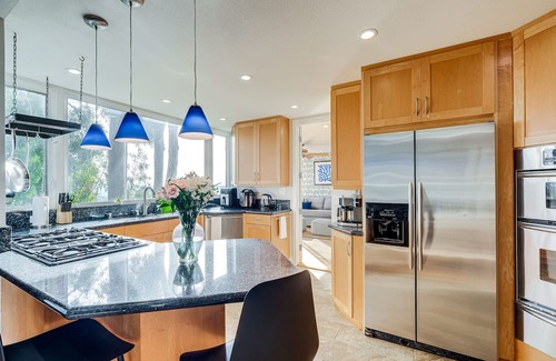 Del Mar Heights Cottage | Stunning Del Mar Home w/Deck: 1 Mi to Beach!