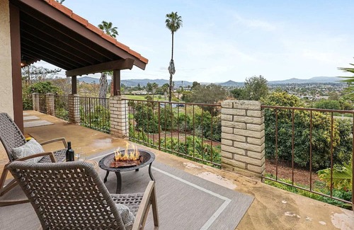 North Broadway House | Cozy Spanish villa with panoramic views, fire place, sauna and room to exhale!