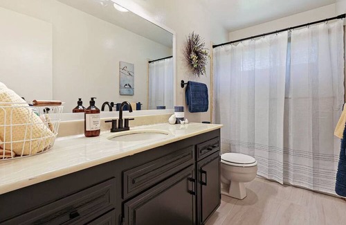 North Broadway House | Cozy Spanish villa with panoramic views, fire place, sauna and room to exhale!