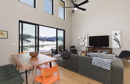 Riverview Ranch House | Big sky luxury cabin w/ private hot tub & views