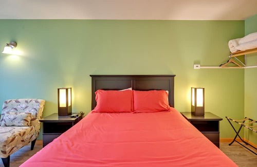 Crestone Apartment | Pet-Friendly ‘Fifth Dimension’ Studio in Crestone!