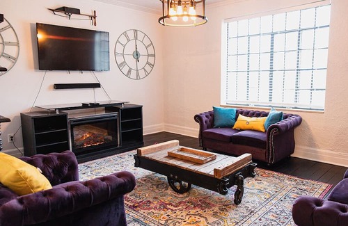 Detroit Cottage | Cozy Cottage Getaway