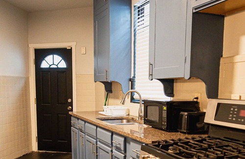 Detroit Cottage | Cozy Cottage Getaway