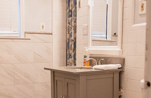 Detroit Cottage | Cozy Cottage Getaway