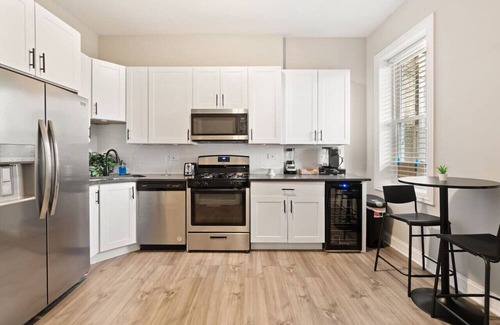Woodlawn Apartment | Stylish 3-BR Oasis, Free Parking + Laundry!