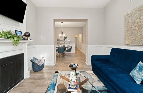 Woodlawn Apartment | Stylish 3-BR Oasis, Free Parking + Laundry!