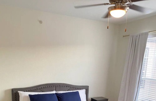Spring Branch East Apartment | Cozy Oasis