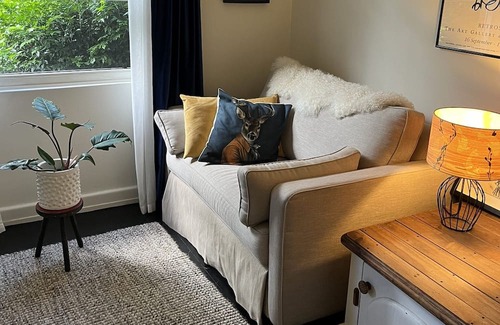 Cremorne Apartment | Peaceful ground floor oasis | Minutes to fabulous harbor bays & views