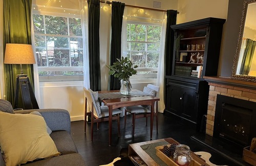 Cremorne Apartment | Peaceful ground floor oasis | Minutes to fabulous harbor bays & views