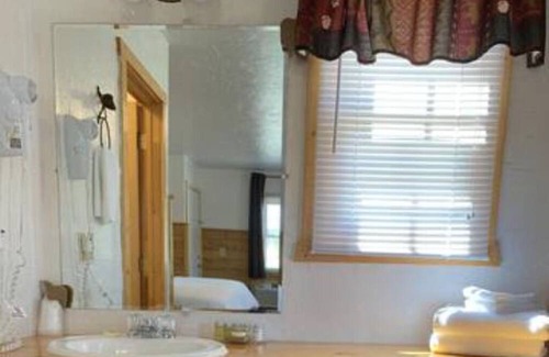 Dubois Cabin | Unit Room 20
