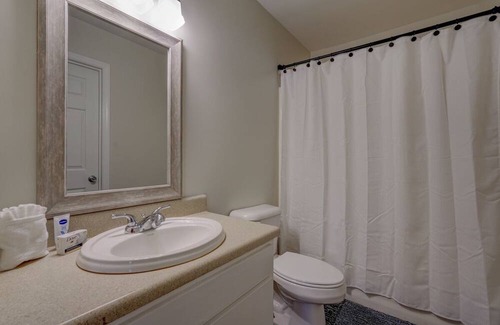 Drayton House | Comfortable home, workspace, close to downtown, schools, and hospitals