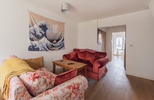 Frome House | Spacious, elegant home. Central location. Ideal for holidays and business.