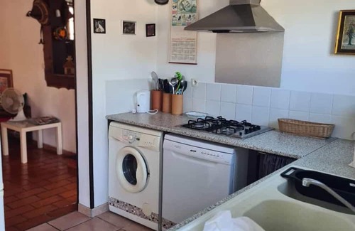 Boisredon House | Holiday Home 'La Font Des Ânes' with Lake View, Wi-Fi and Air Conditioning