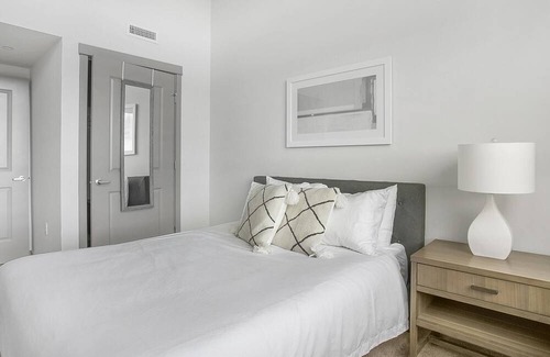 Kent Apartment | Modern Apartment in Prime Location (ID9335X34)