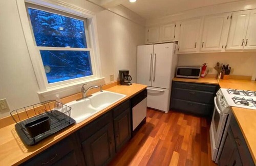 Sugar Hill Cabin | New! Toad Hill Hideaway Mountainside Cabin