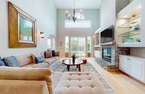 El Granada House | Luxury beach house with private hot tub, enclosed yard, BBQ, & fireplace