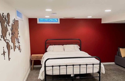 Brook Park House | Cozy Townhouse by Cle-Hopkins Airport Cleveland