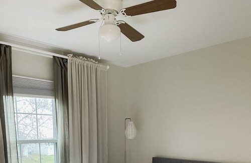Brook Park House | Cozy Townhouse by Cle-Hopkins Airport Cleveland