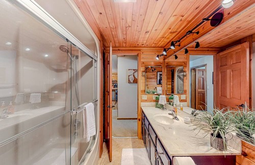 New Meadows House | Alpine home with private hot tub, fireplace, & W/D - near skiing