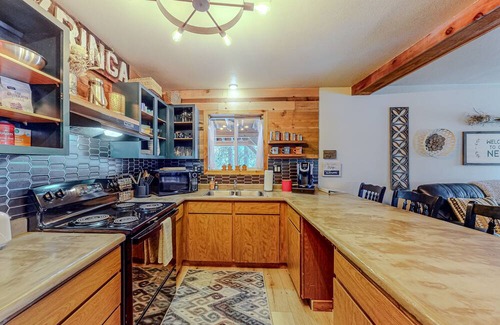 New Meadows House | Alpine home with private hot tub, fireplace, & W/D - near skiing