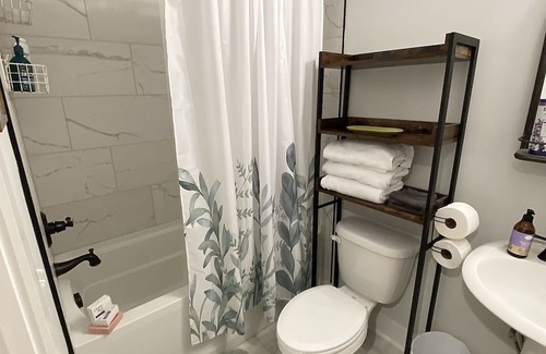 Southern Pines House | The Birdie Bungalow - quaint, fully fenced, pool and deck in Southern Pines