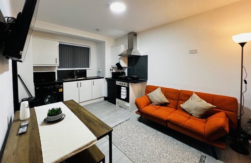 Sheldon Apartment | Stylish Stay 10 mins from NEC, HS2 & BHX Airport