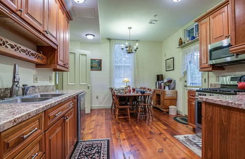 Middletown House | Middletown Getaway w/ Fire Pit & Multi-Level Deck!