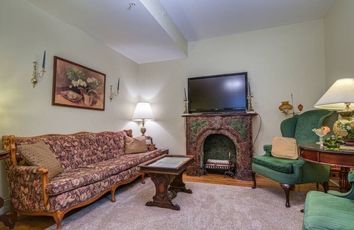 Middletown House | Middletown Getaway w/ Fire Pit & Multi-Level Deck!