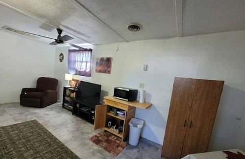Meriden Apartment | Cozy private guest suite in rural home
