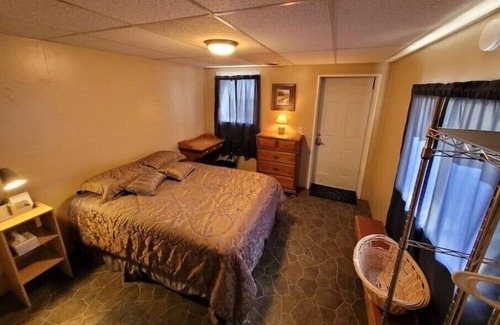 Meriden Apartment | Cozy private guest suite in rural home