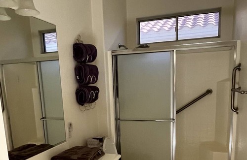 Cortaro House | Updated home in 55+ community with pool, gym and courts.