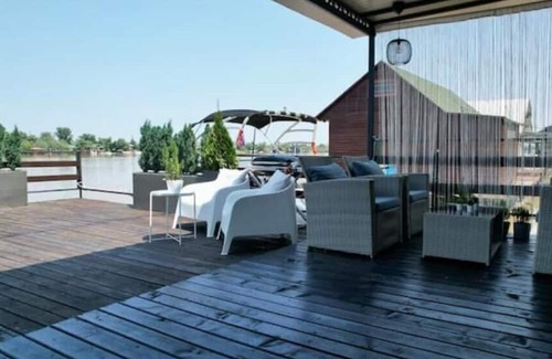 Cukarica House | TeLu HouseBoat