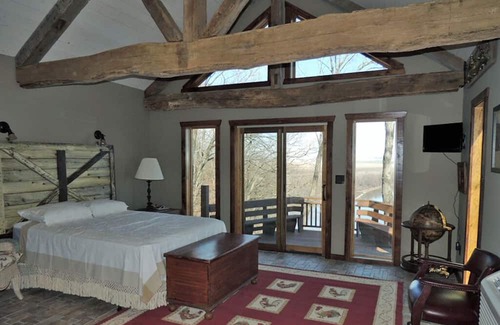 Treloar Bed & Breakfast | Wine Haus: charming cottage with breathtaking views of the Missouri River!!