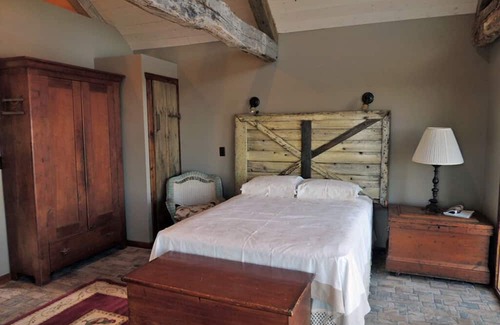Treloar Bed & Breakfast | Wine Haus: charming cottage with breathtaking views of the Missouri River!!