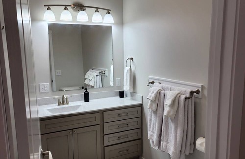 Stuart House | Modern, clean, and relaxing home suited for the family, or an intimate get away