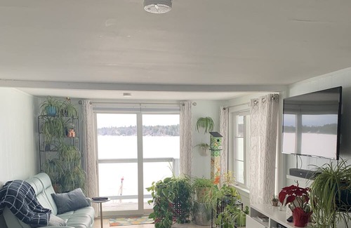 Windham Cottage | New for 2024! Pet-friendly cottage on the edge of Highland Lake in Windham!