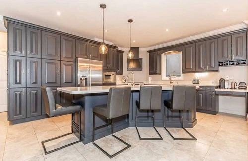 Barrie Cottage | Luxurious 6-Room Lakefront House