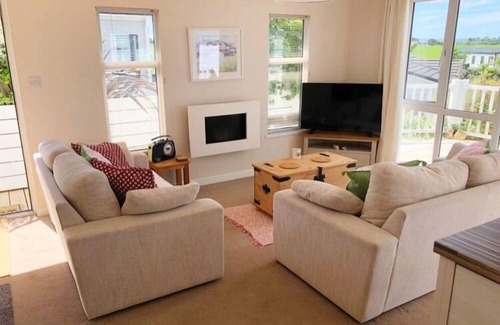 Mynytho Ski Chalet | Stunning 3-Bed Chalet in Abersoch