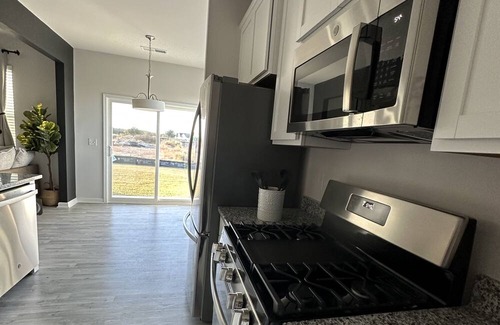 Huntcliff House | Newly built, near Fort Jackson & Downtown USC