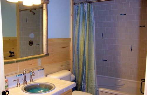 Greenville Cabin | Waterfront log cabin with rustic luxury in the Moosehead Lake region