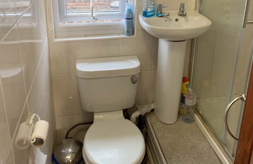 Edmonton Apartment | Cozy studio flat with separated bathroom in London