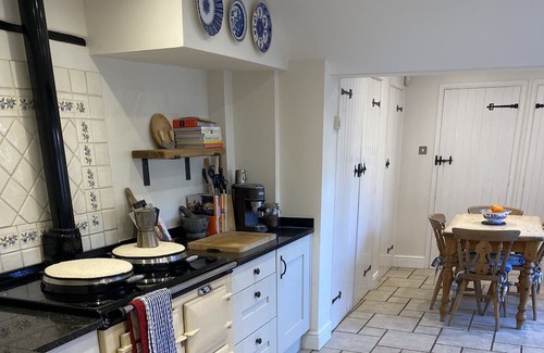 Toddington Cottage | Village location. Cottage. 40 minutes from London. Bedfordshire. Sleeps 4-6.