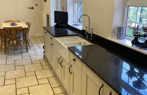 Toddington Cottage | Village location. Cottage. 40 minutes from London. Bedfordshire. Sleeps 4-6.